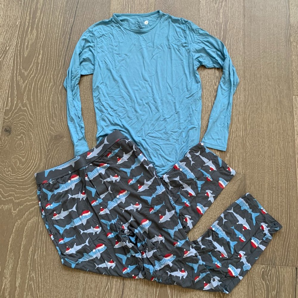 Kickee Pants Men's santa shark pajama set